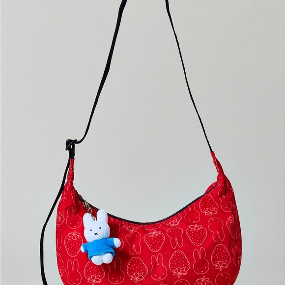 BAGGU Miffy UO Exclusive Medium Nylon Crescent Bag Strawberry NWT - Picture 3 of 6